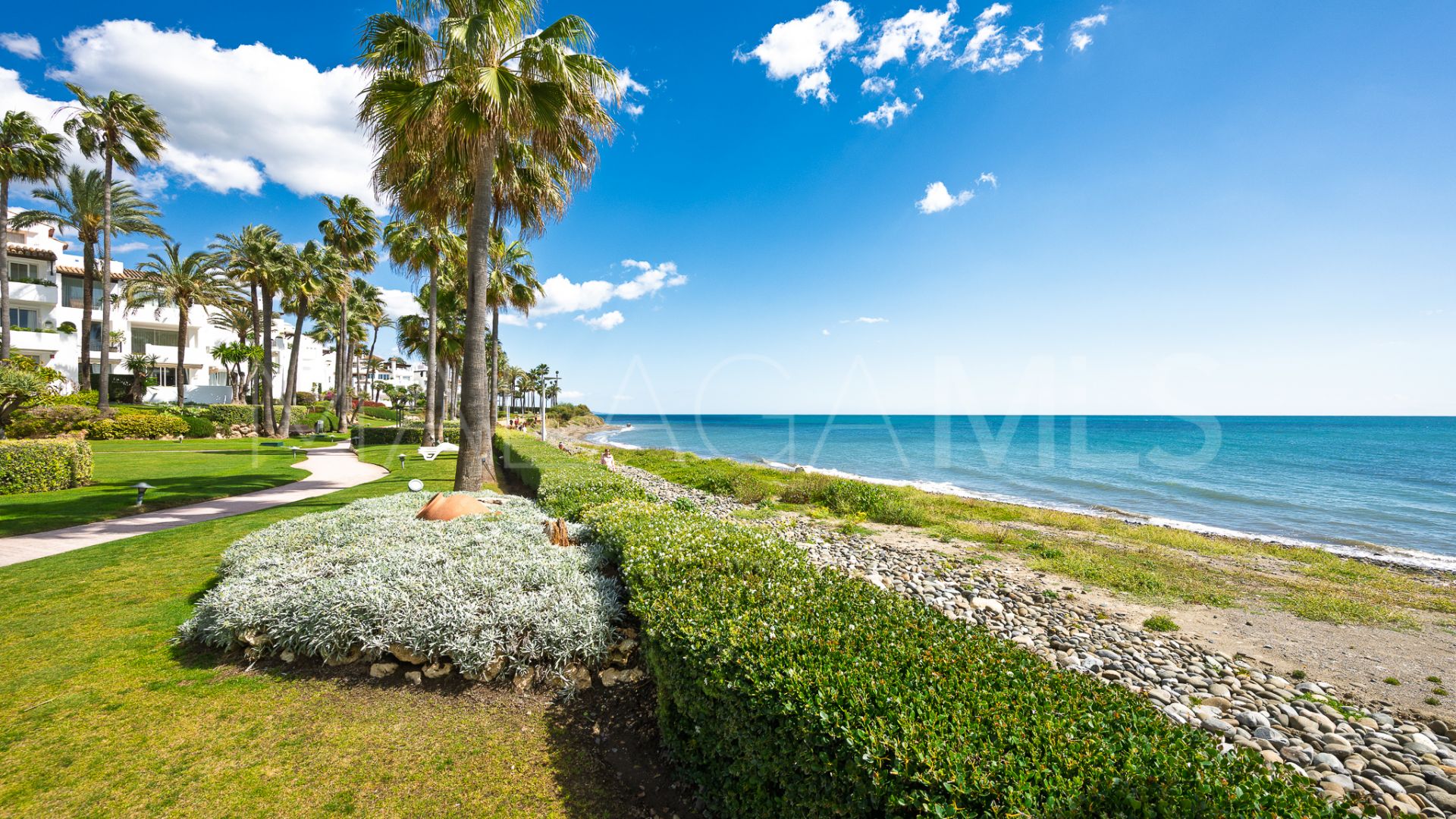 Apartamento planta baja for sale with 2 bedrooms in Alcazaba Beach