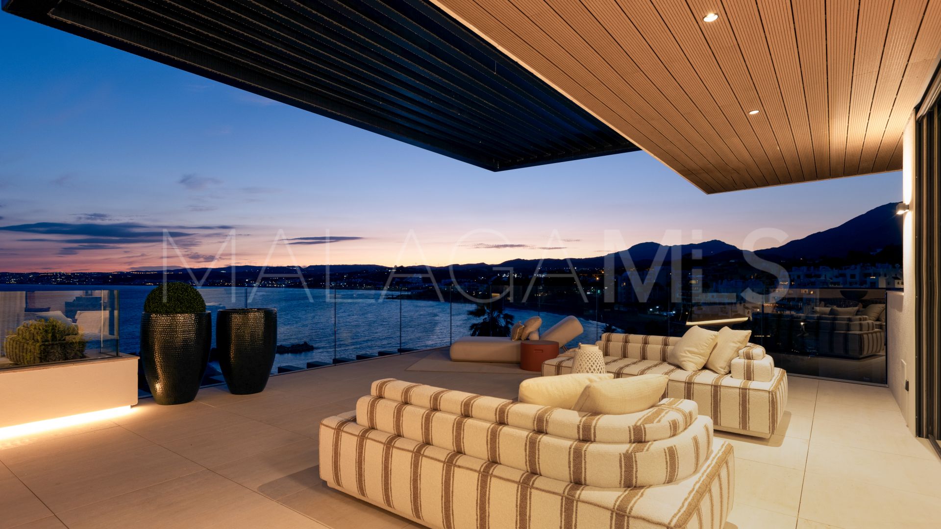 Apartamento for sale with 2 bedrooms in Estepona Puerto