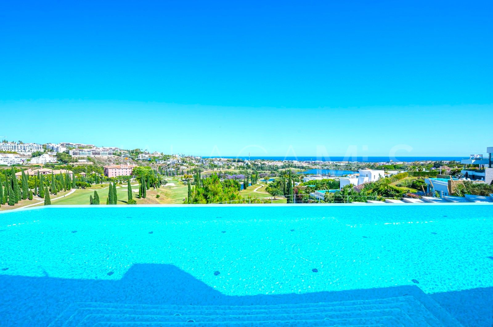 Buy villa with 6 bedrooms in Los Flamingos Golf
