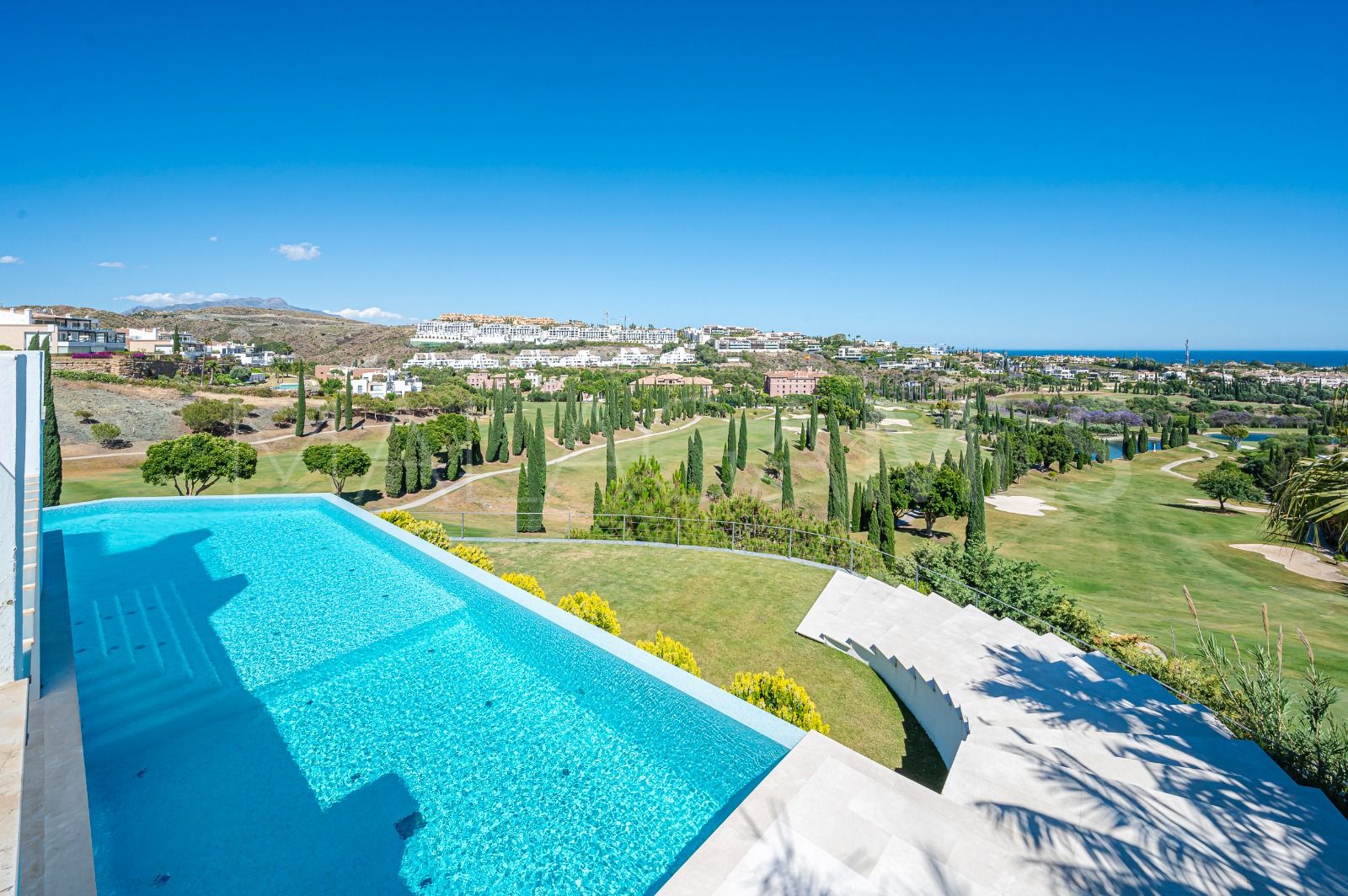 Villa de 6 bedrooms for sale in Los Flamingos Golf