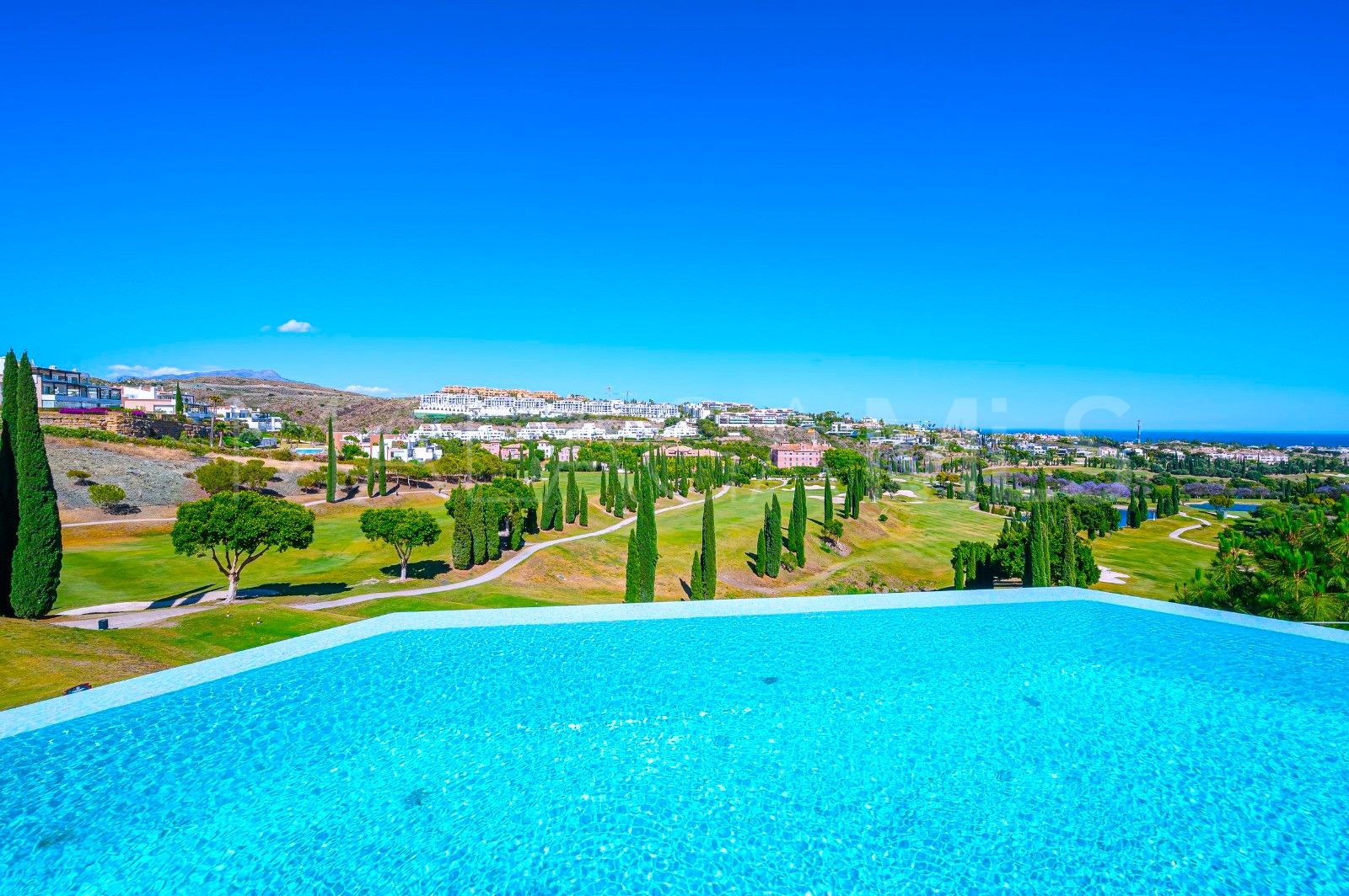 Buy villa with 6 bedrooms in Los Flamingos Golf