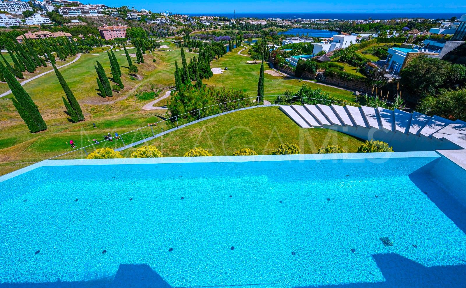 Buy villa with 6 bedrooms in Los Flamingos Golf