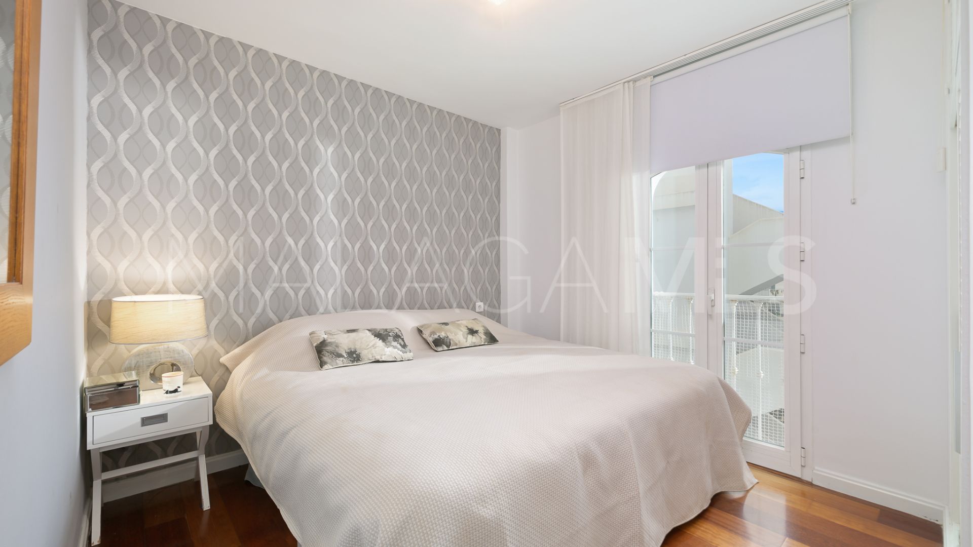 Se vende atico de 1 bedroom in Nueva Andalucia