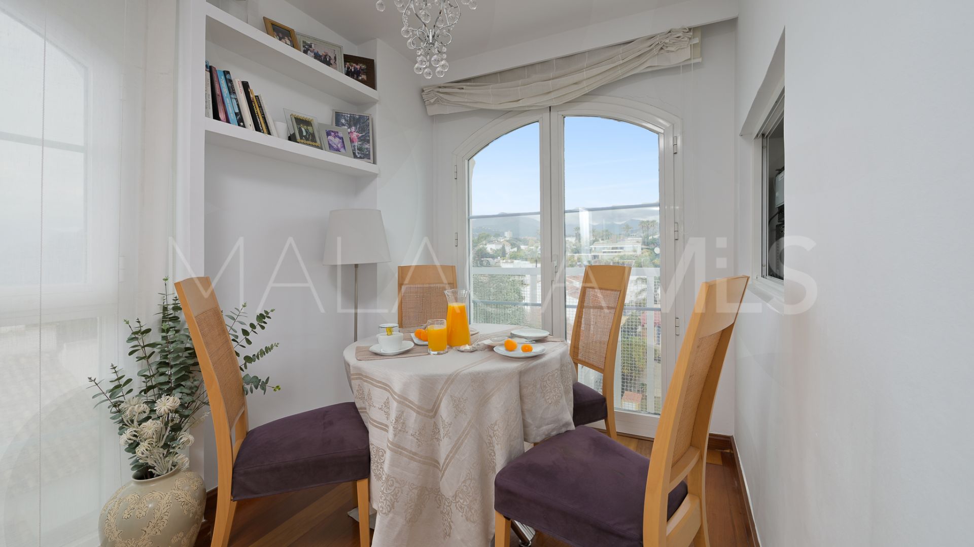 Se vende atico de 1 bedroom in Nueva Andalucia