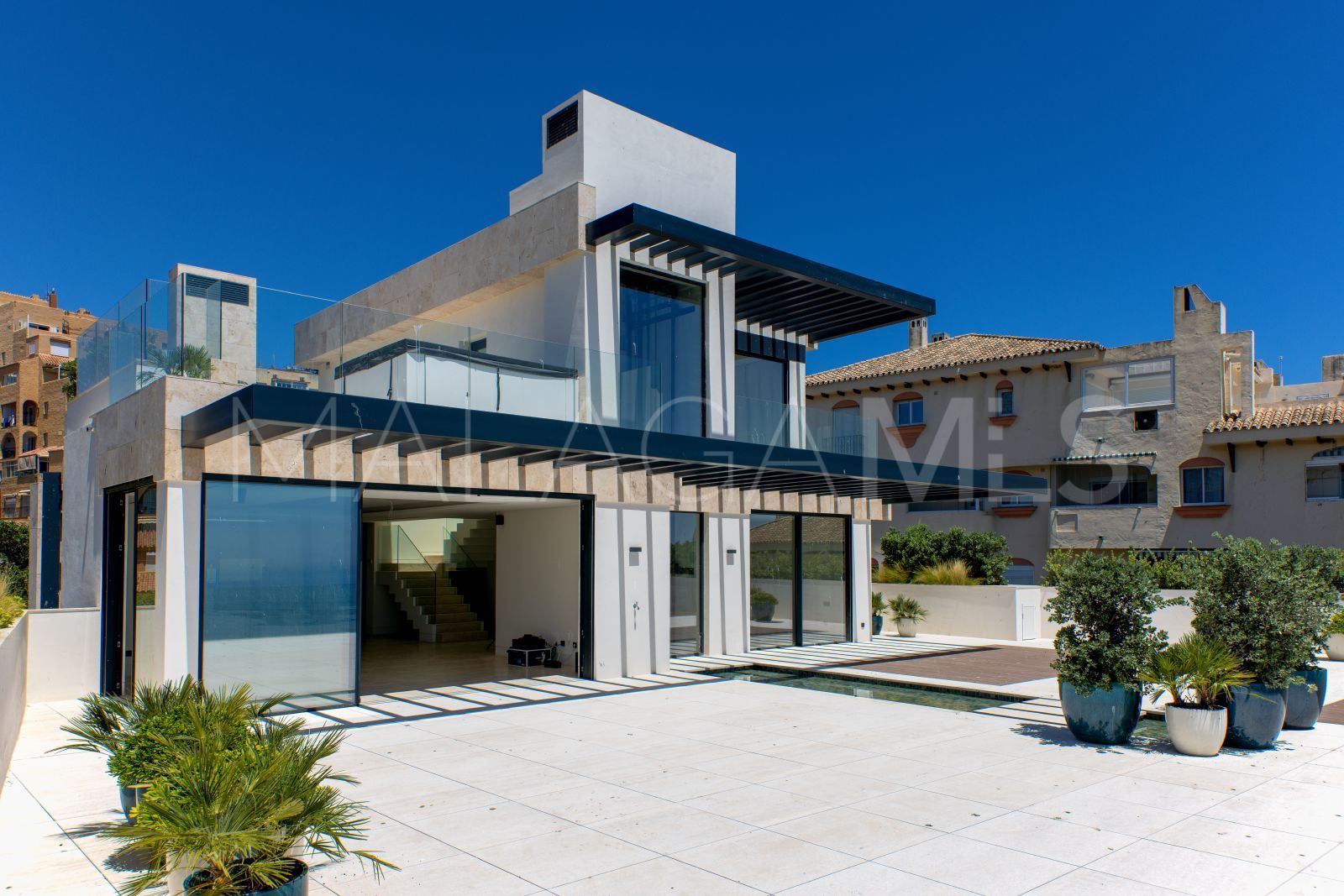 Duplex penthouse for sale in Estepona Puerto