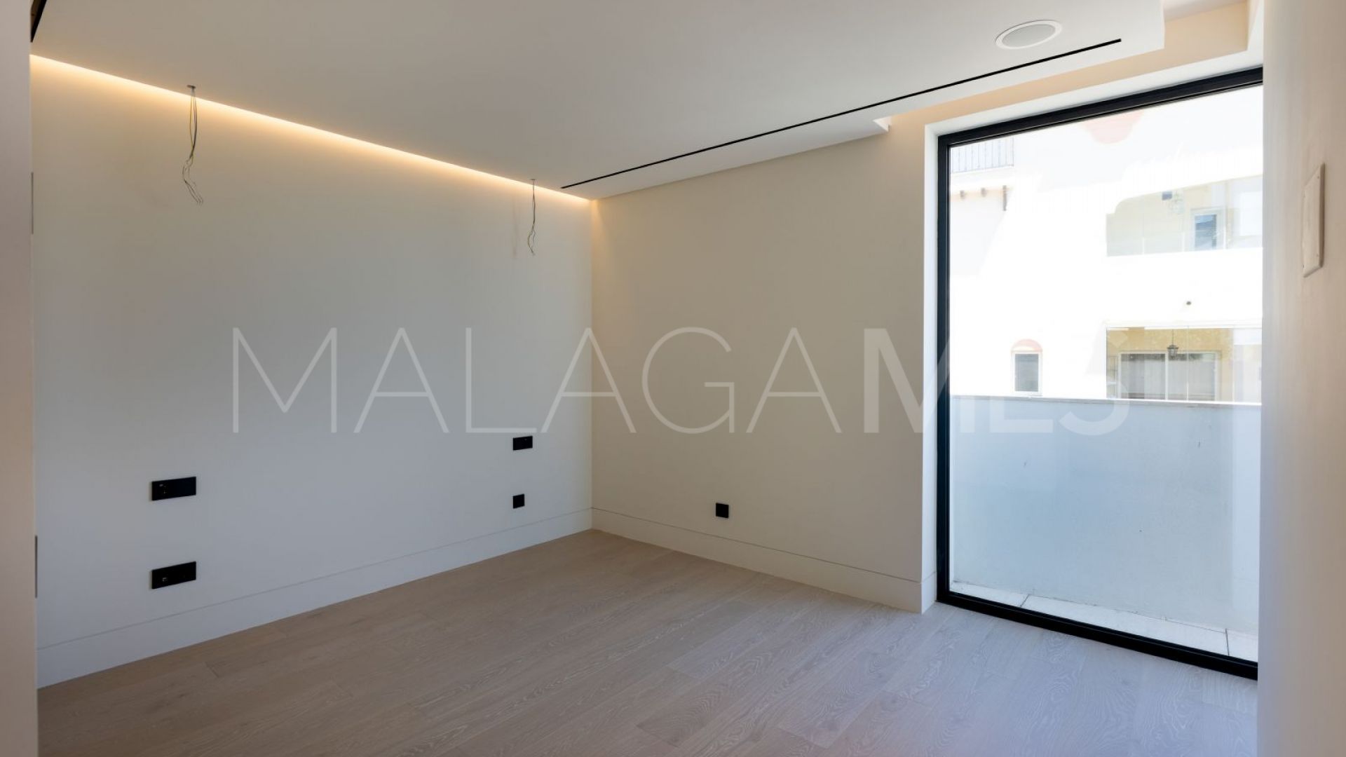 Duplex penthouse for sale in Estepona Puerto