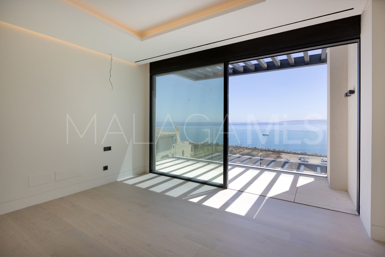 Duplex penthouse for sale in Estepona Puerto