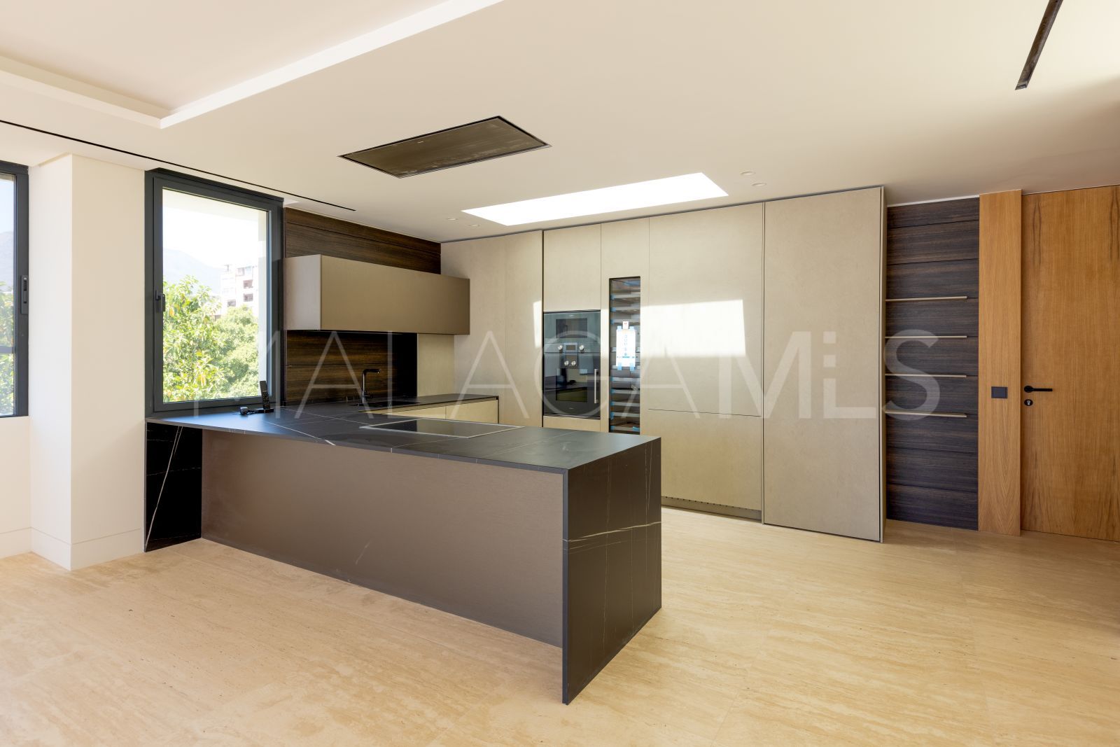 Duplex penthouse for sale in Estepona Puerto