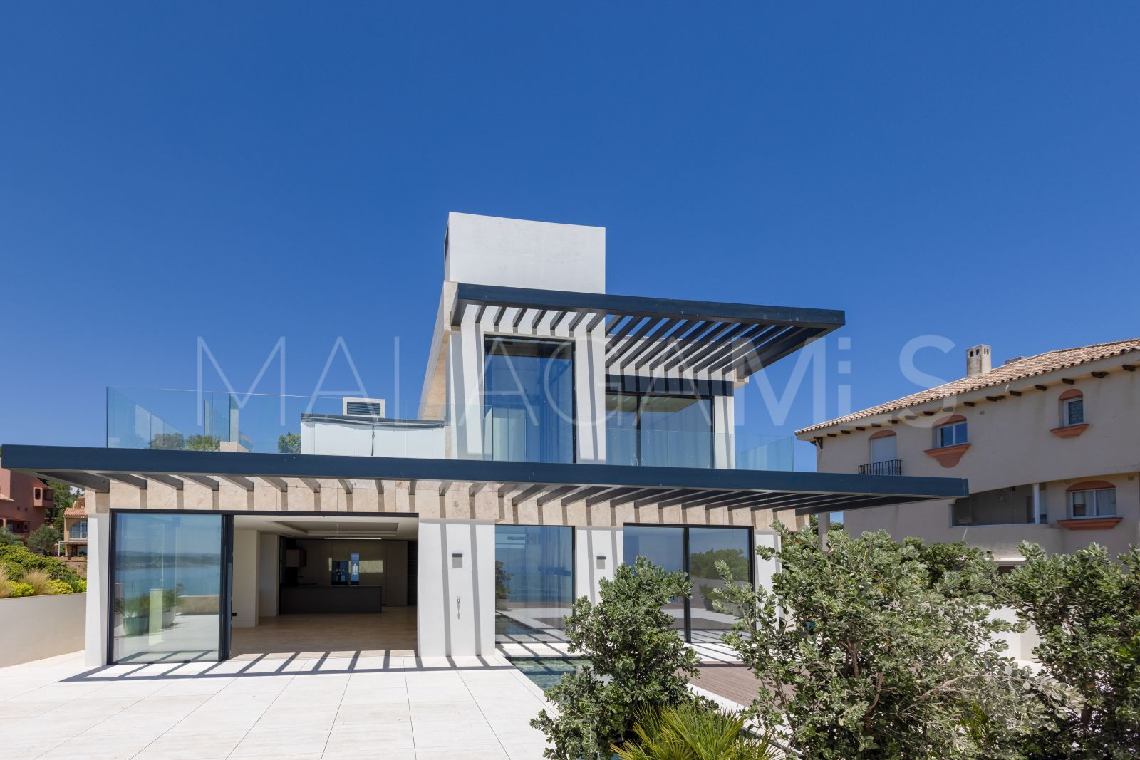 Duplex penthouse for sale in Estepona Puerto