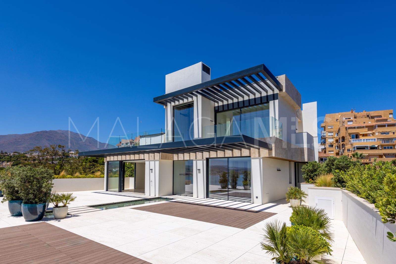 Duplex penthouse for sale in Estepona Puerto