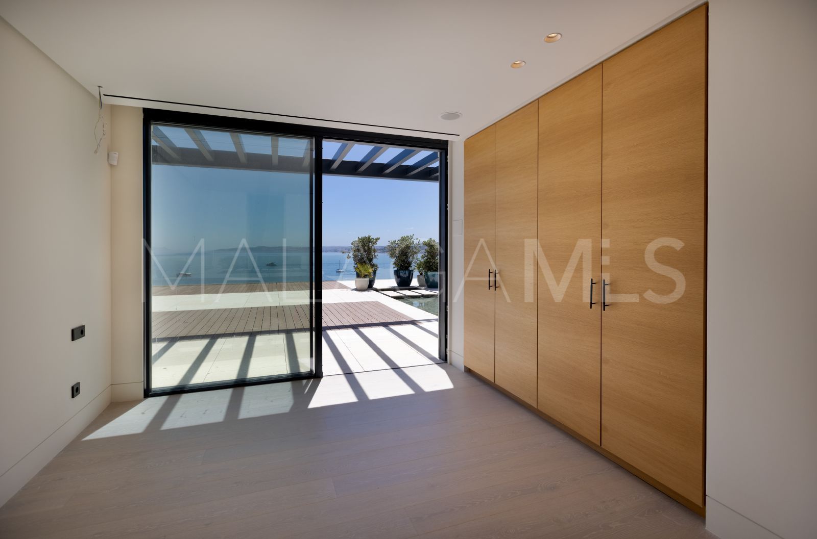 Duplex penthouse for sale in Estepona Puerto