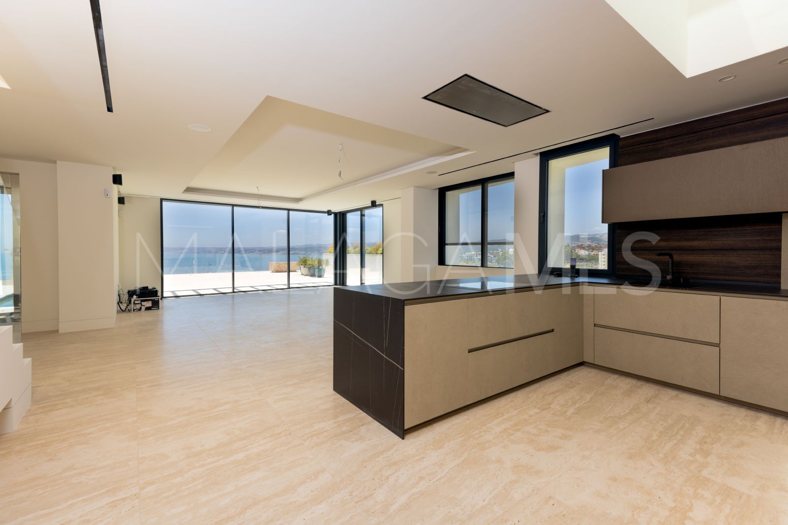 Duplex penthouse for sale in Estepona Puerto