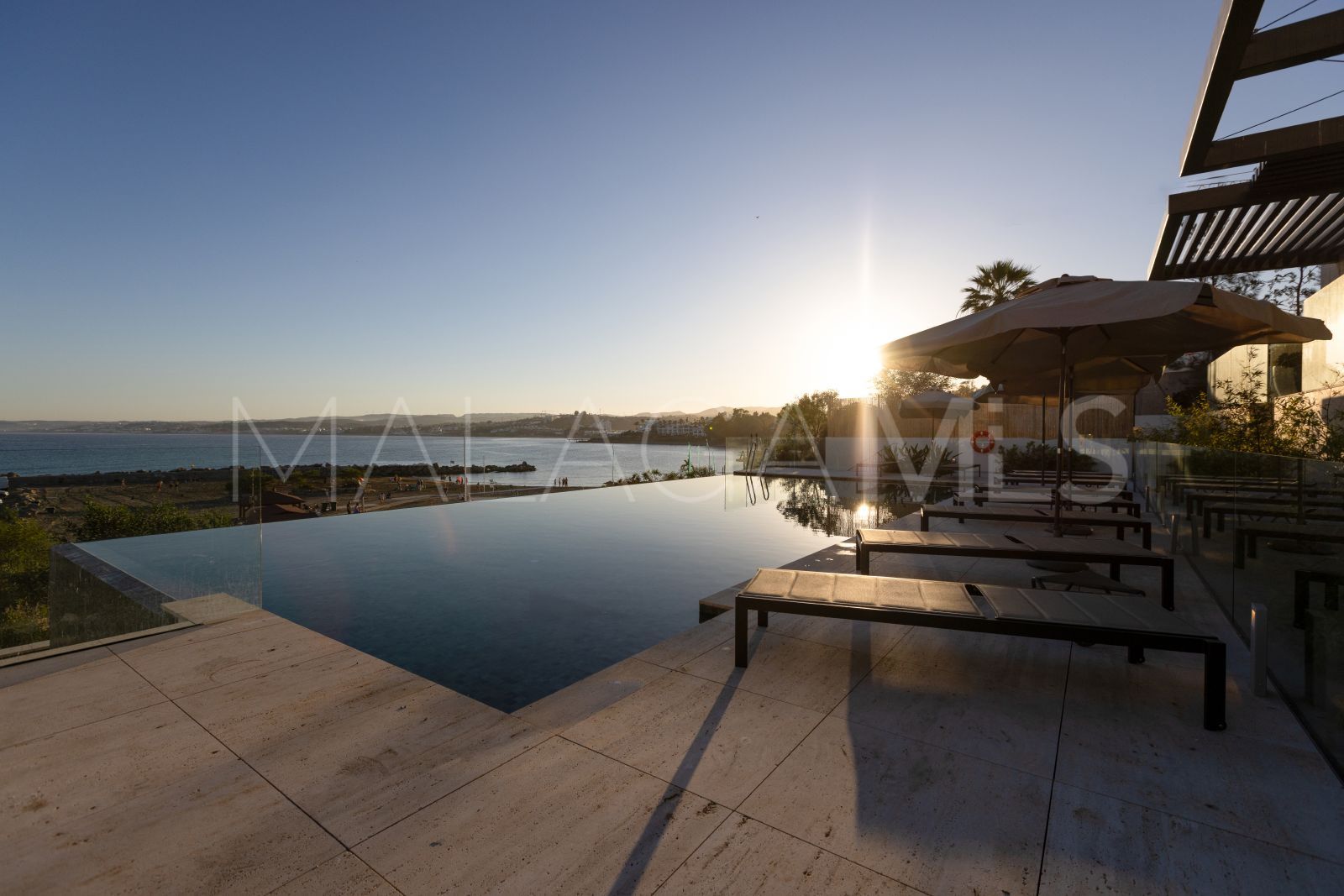 Duplex penthouse for sale in Estepona Puerto