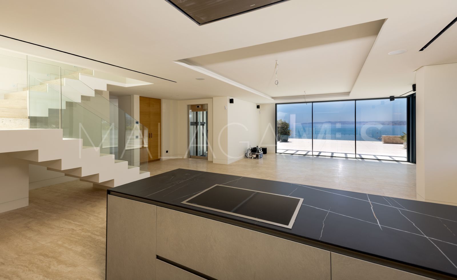 Duplex penthouse for sale in Estepona Puerto