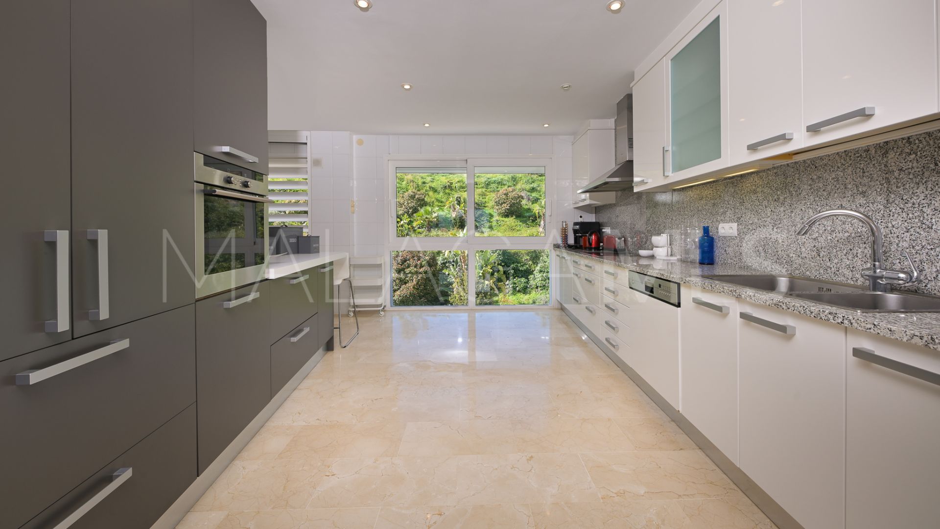 Duplex penthouse for sale in Nueva Andalucia