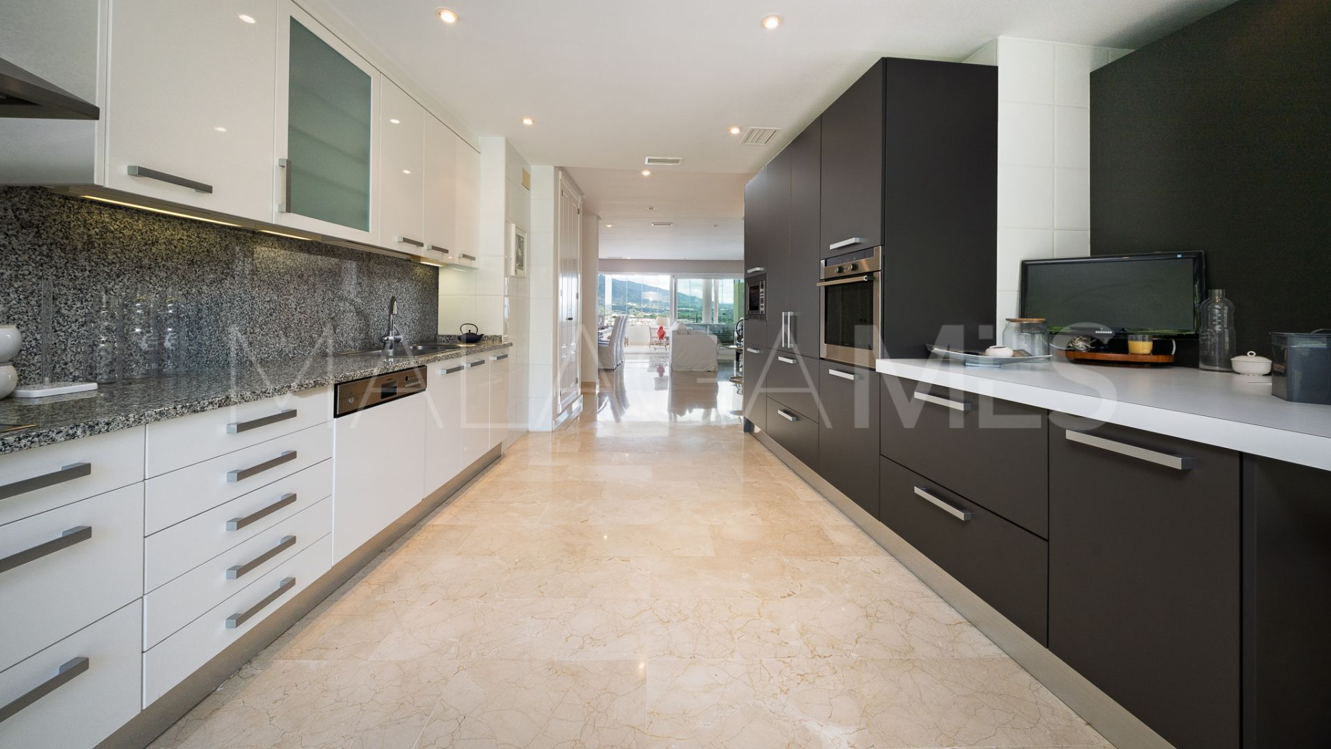 Duplex penthouse for sale in Nueva Andalucia