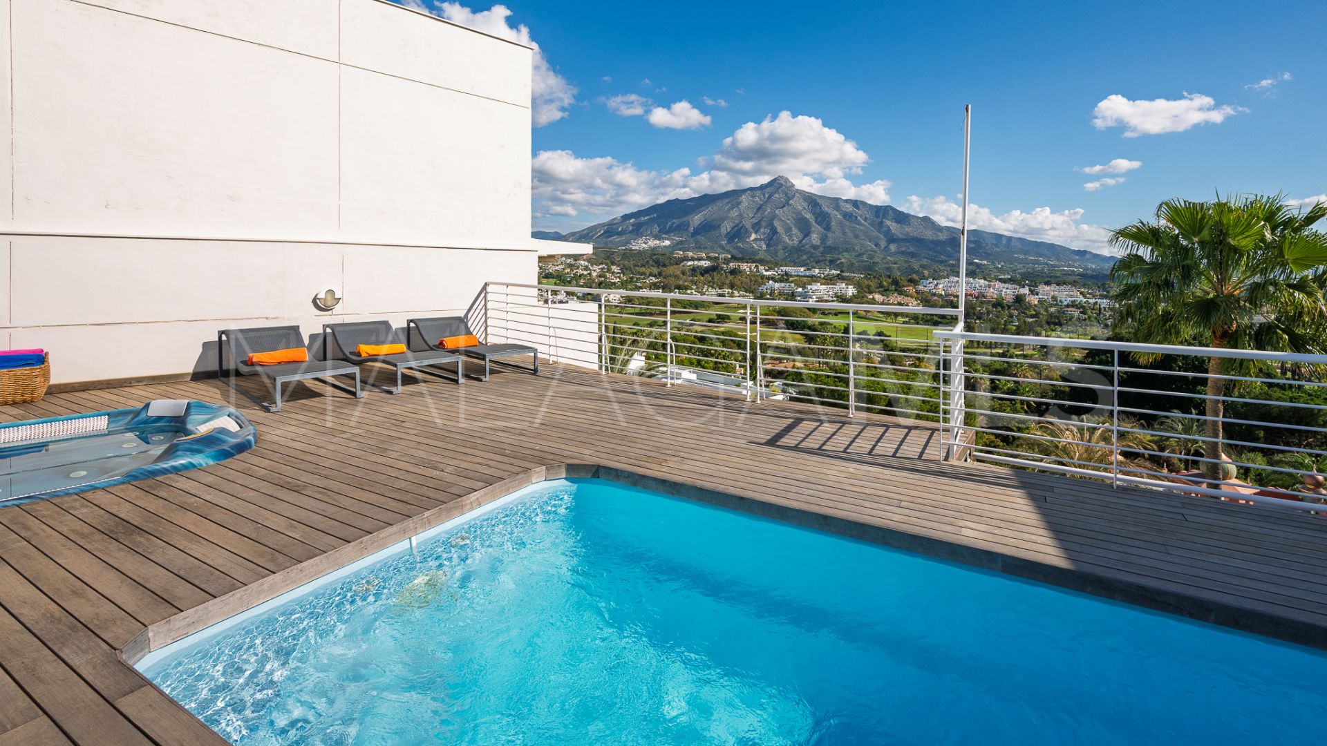 Duplex penthouse for sale in Nueva Andalucia