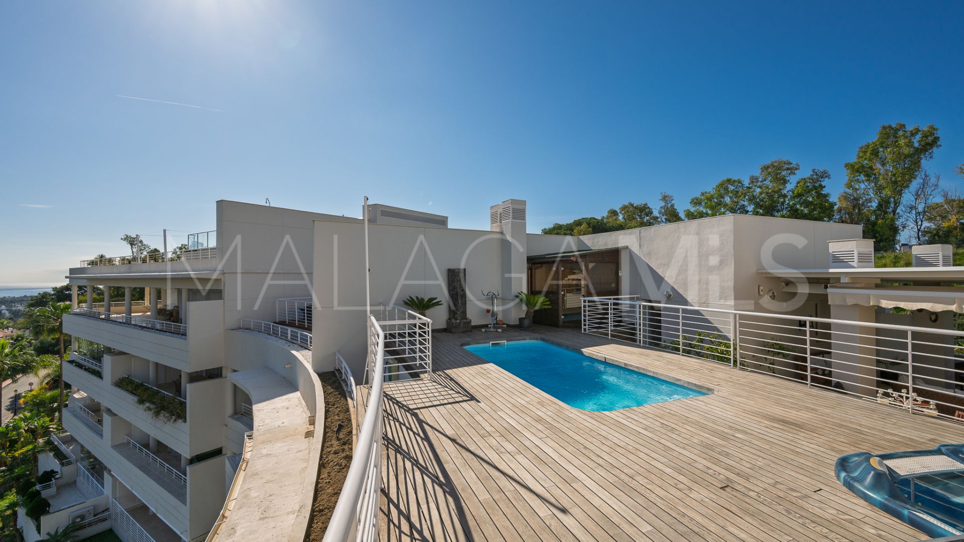 Duplex penthouse for sale in Nueva Andalucia
