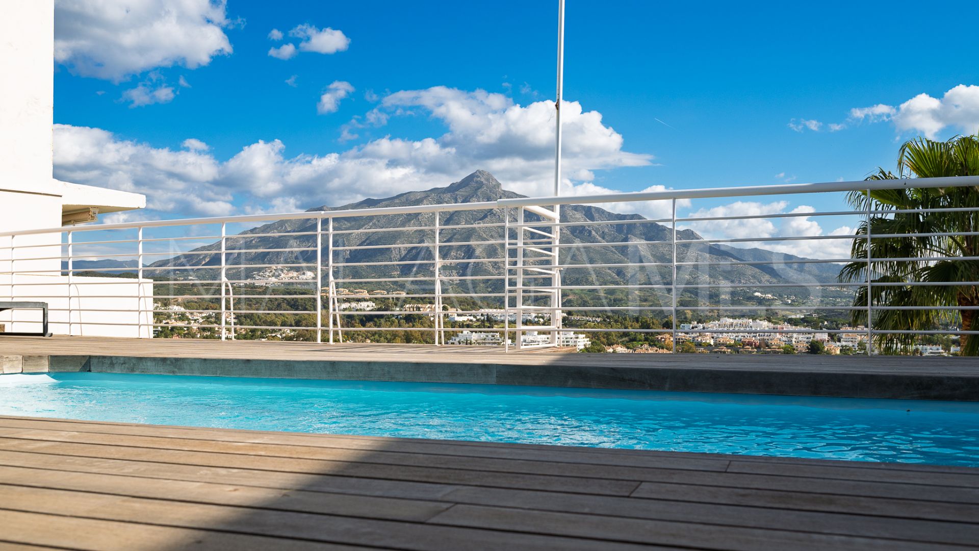 Duplex penthouse for sale in Nueva Andalucia
