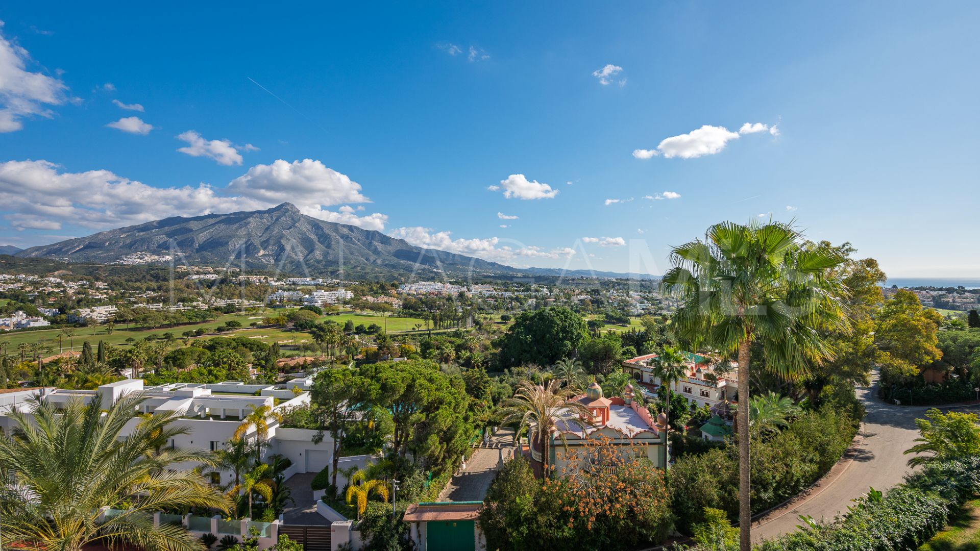 Duplex penthouse for sale in Nueva Andalucia