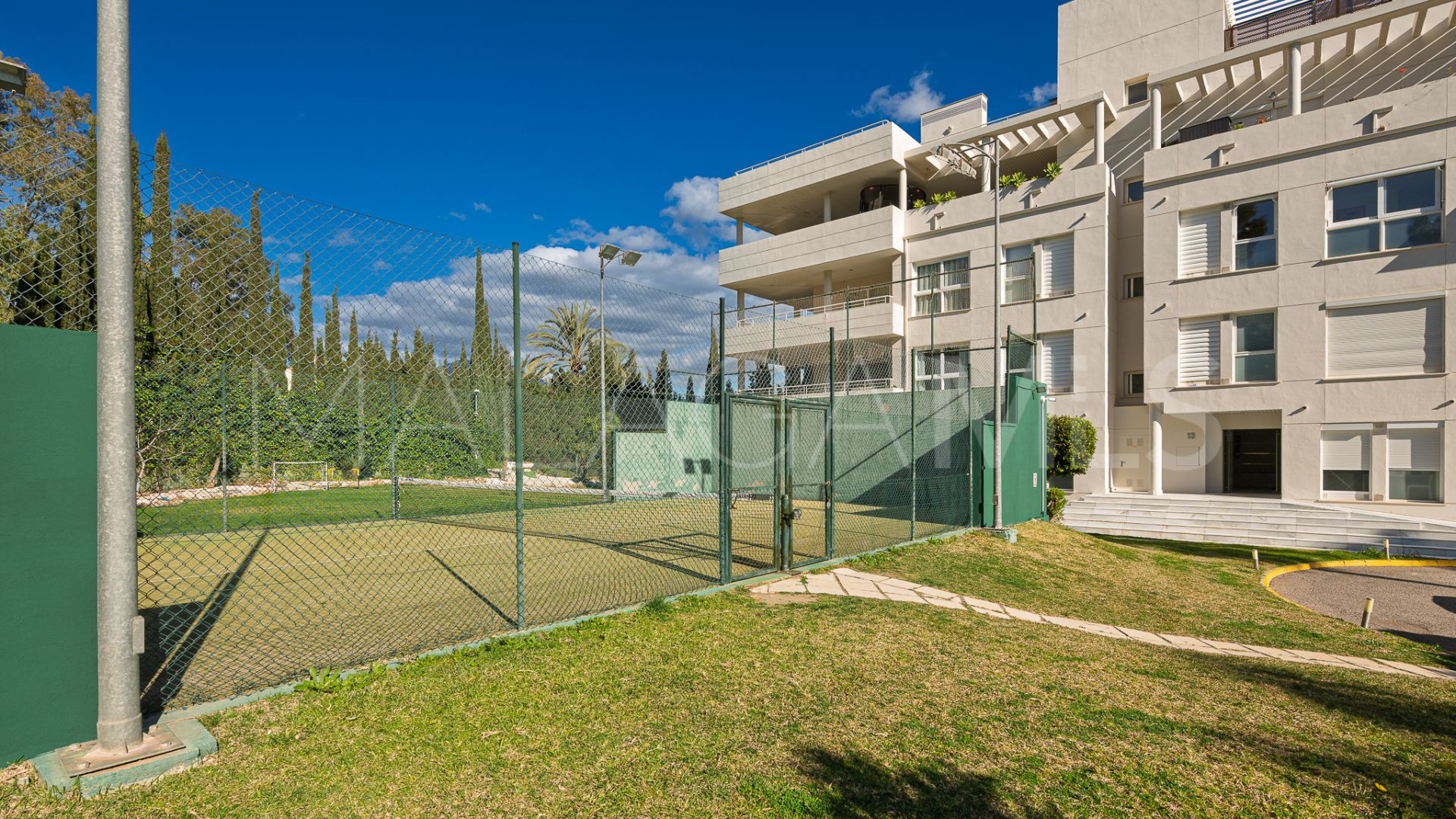 Duplex penthouse for sale in Nueva Andalucia