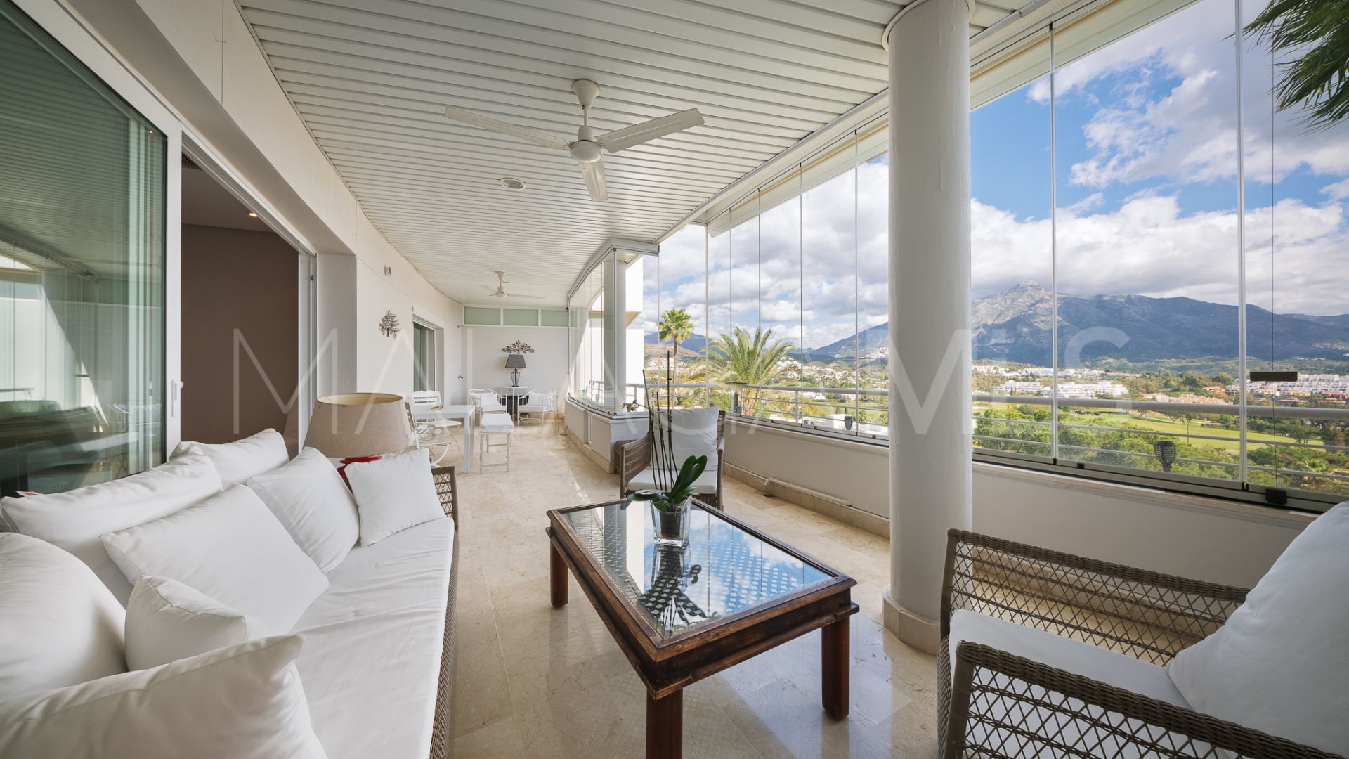 Duplex penthouse for sale in Nueva Andalucia