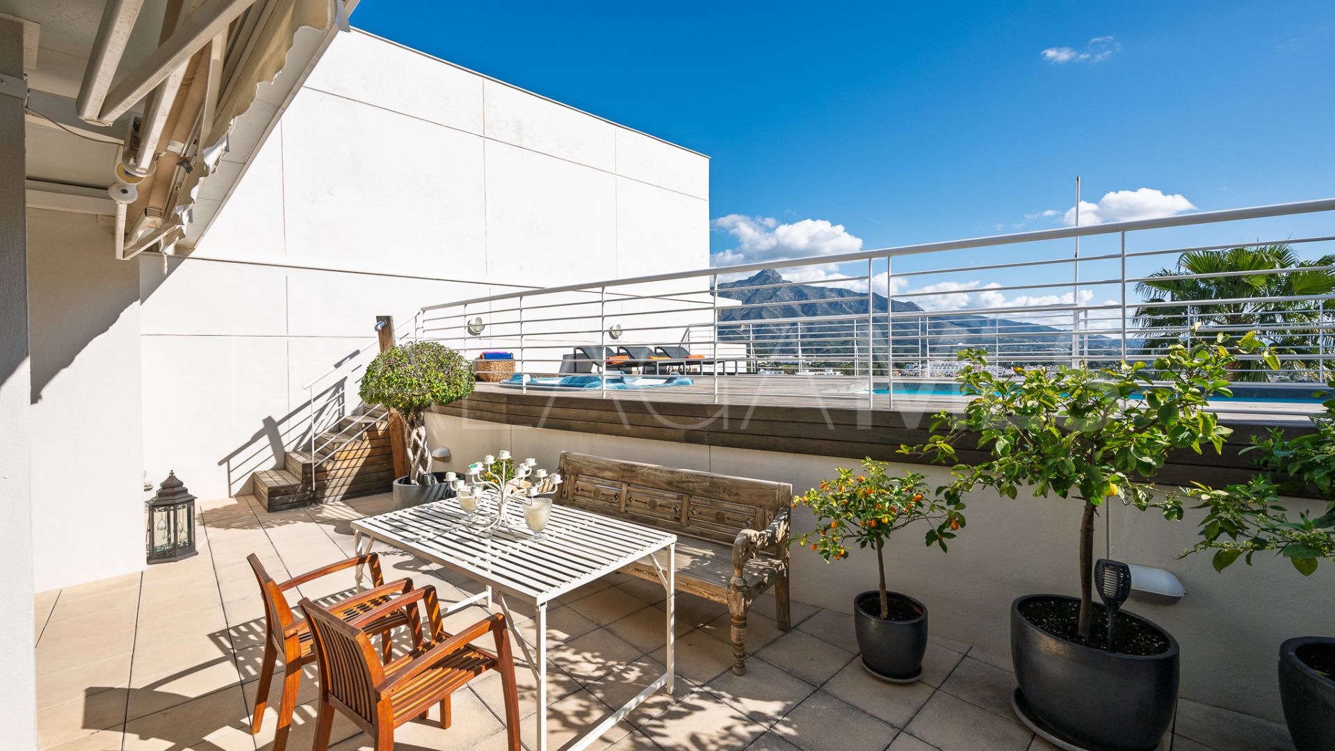 Duplex penthouse for sale in Nueva Andalucia