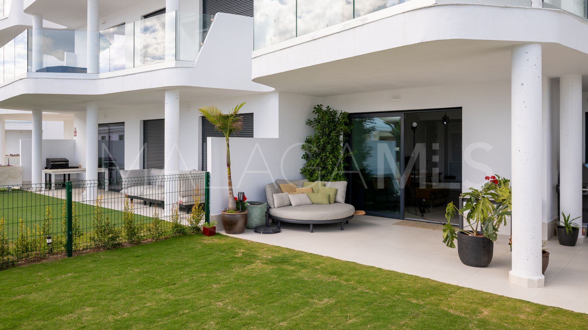 Se vende apartamento planta baja in Fuengirola with 3 bedrooms