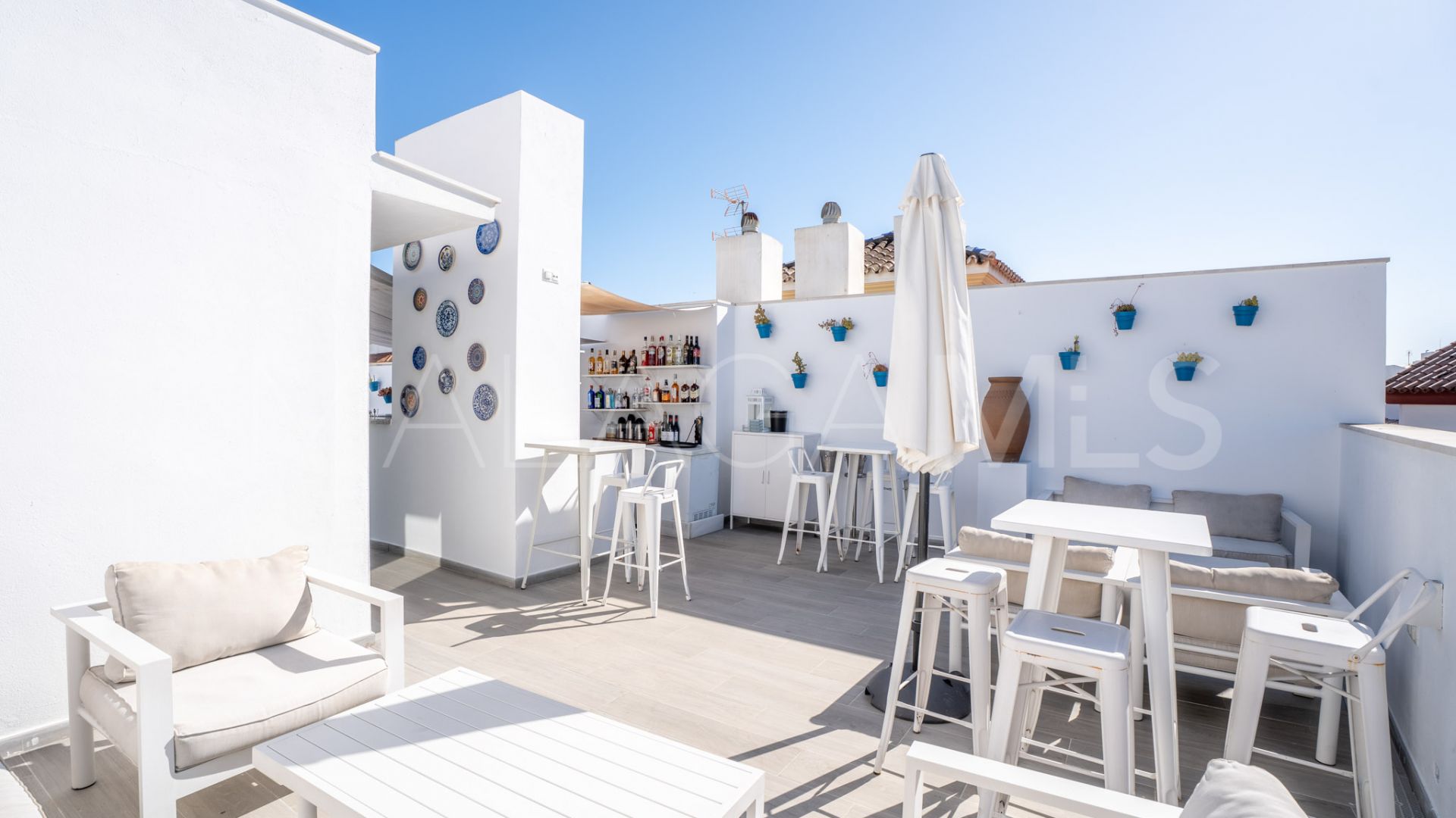Hotel for sale in Estepona