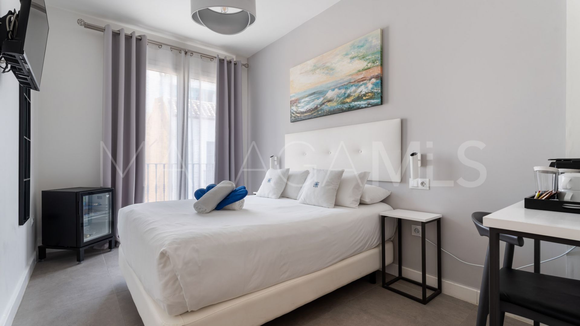 Hotel for sale in Estepona