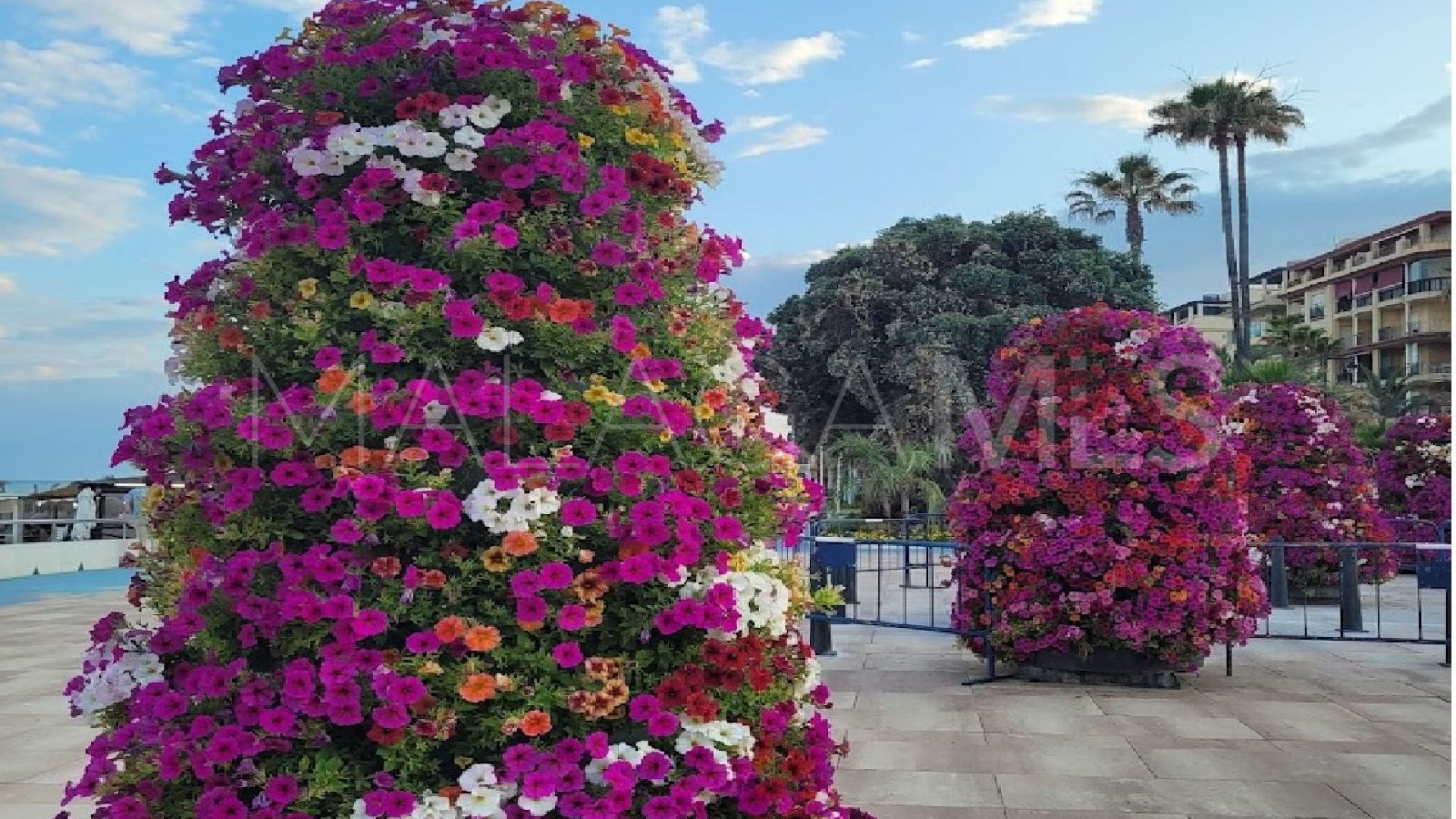 Hotel for sale in Estepona