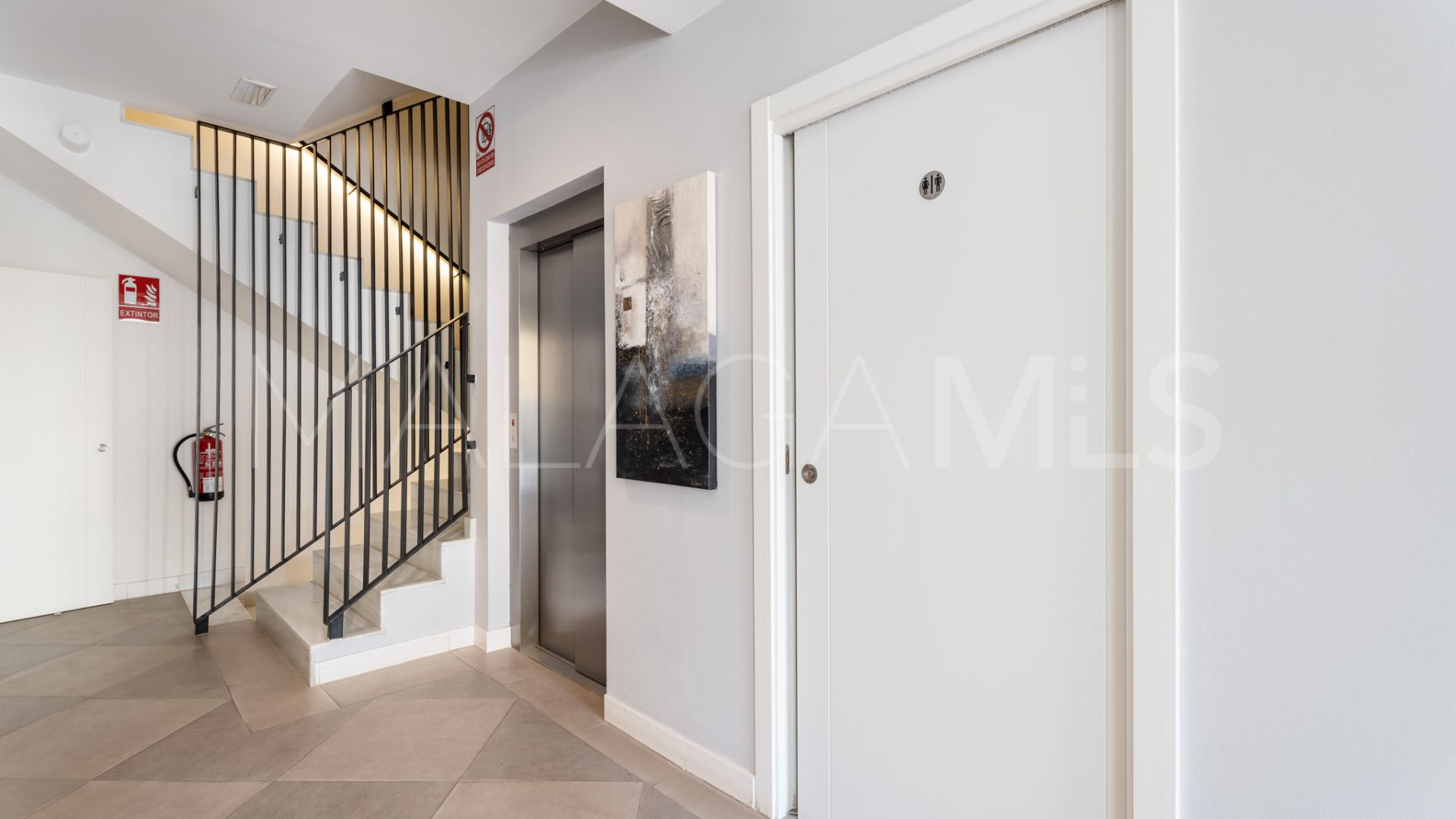 Hotel for sale in Estepona