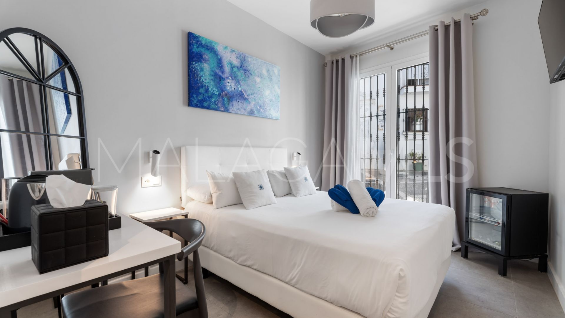 Hotel for sale in Estepona
