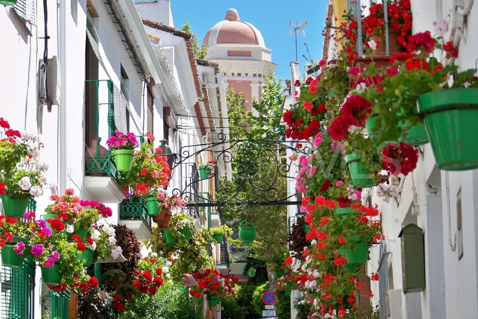 Hotel for sale in Estepona