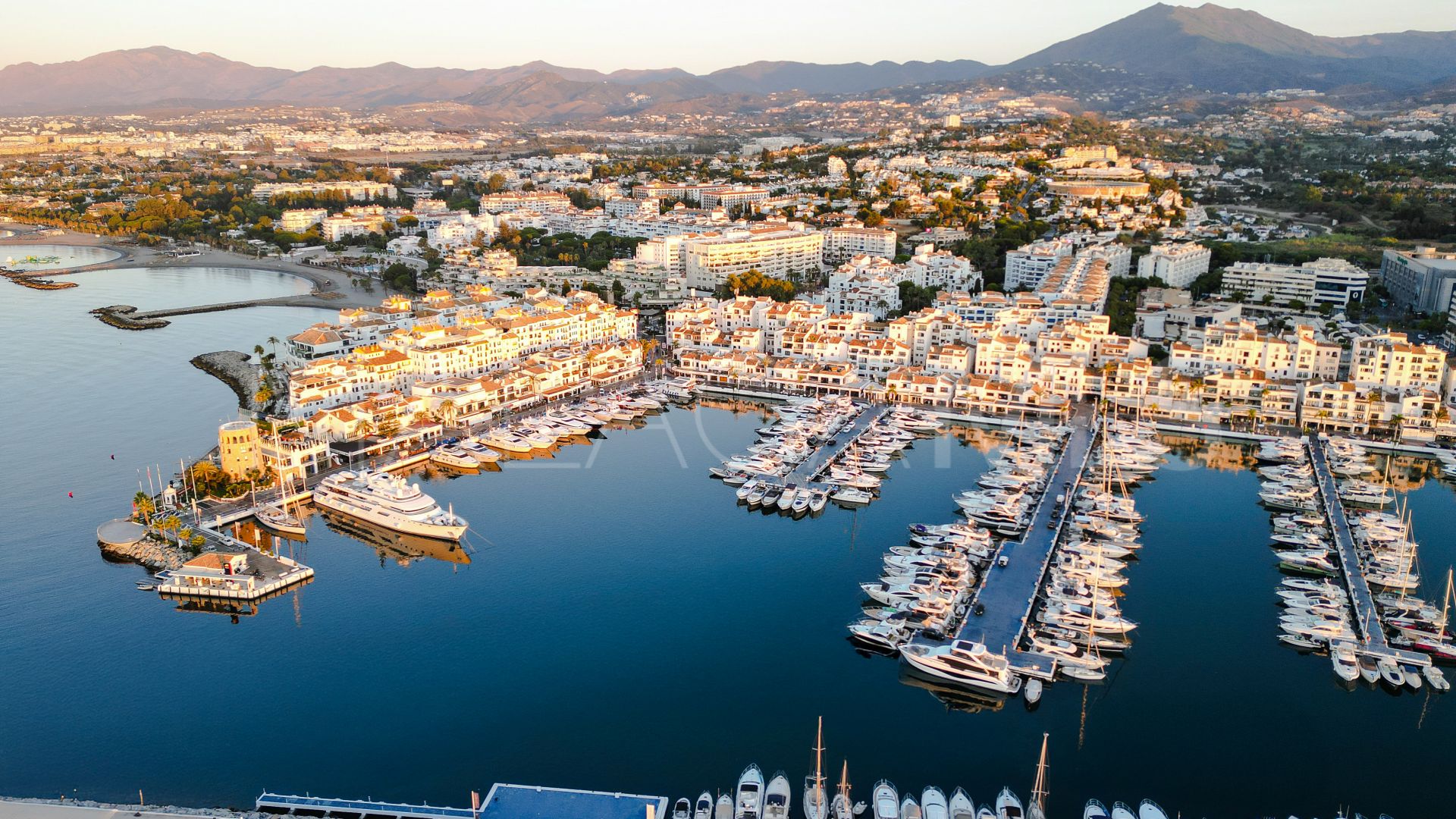Lägenhet for sale in Marbella - Puerto Banus