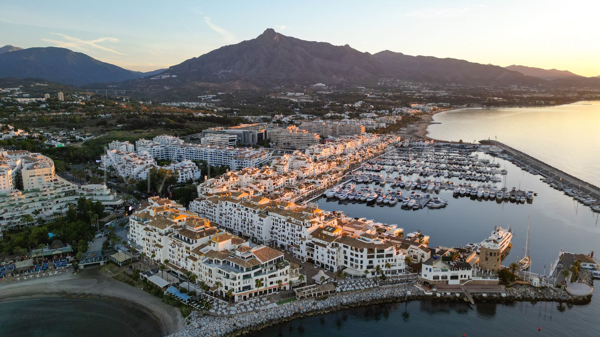 Lägenhet for sale in Marbella - Puerto Banus