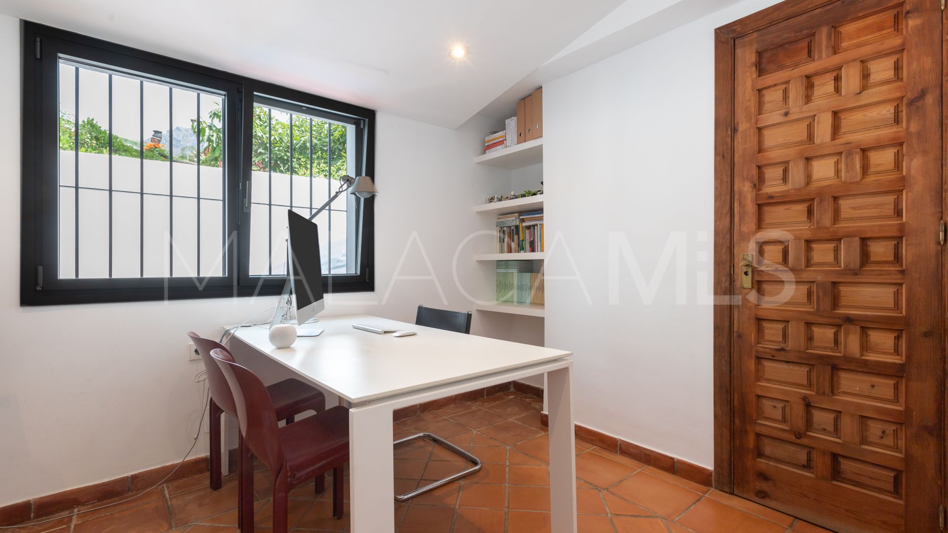 Villa for sale in Nagüeles