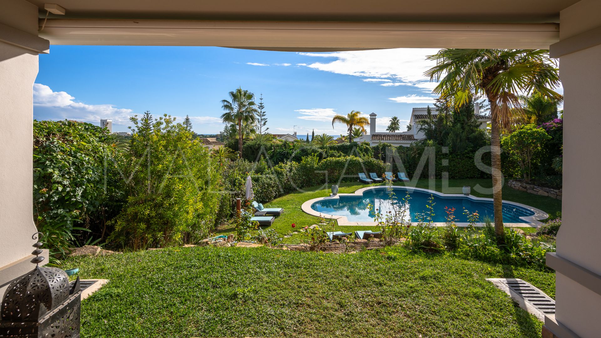 Villa for sale in Elviria