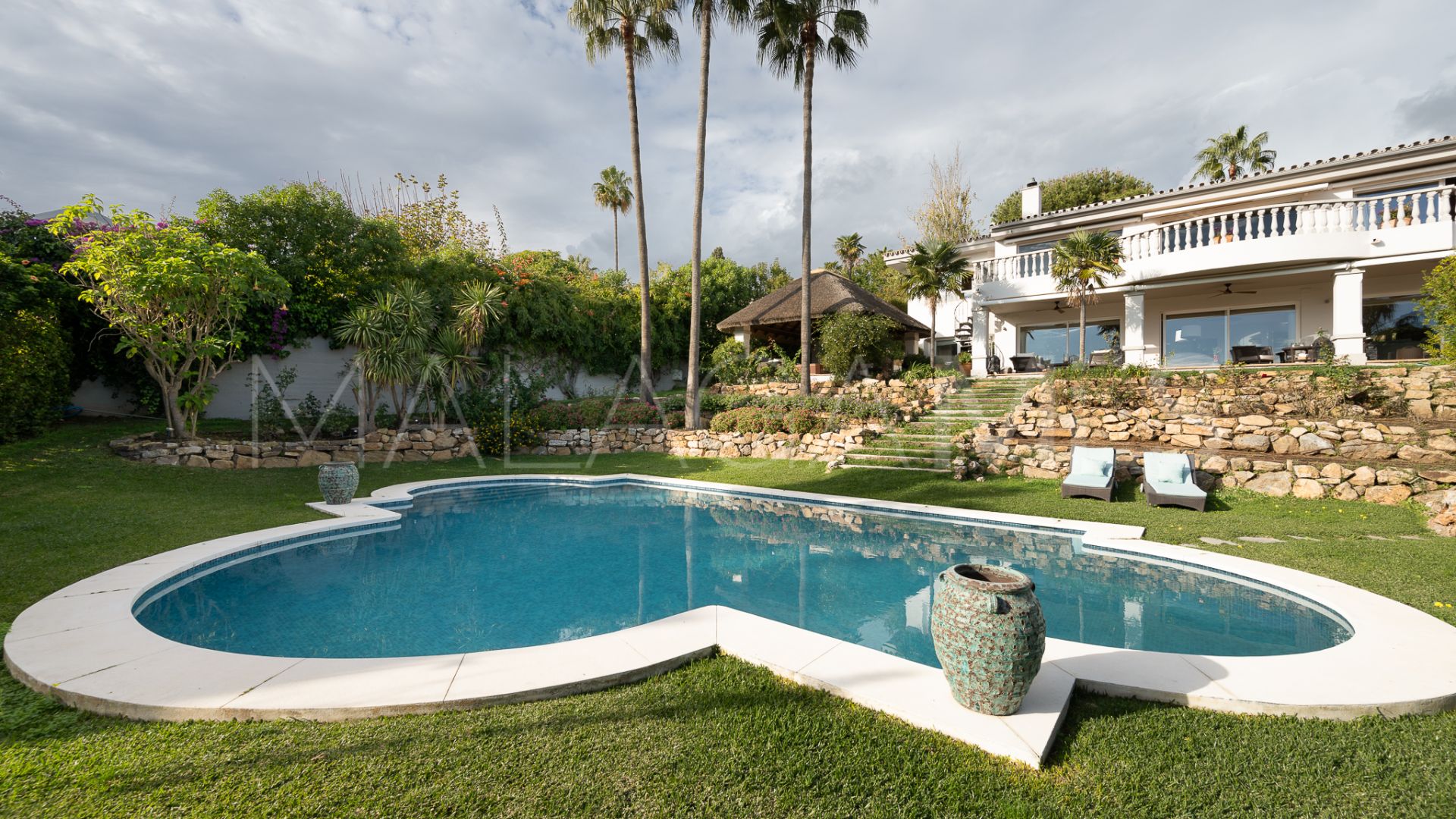 Villa for sale in Elviria