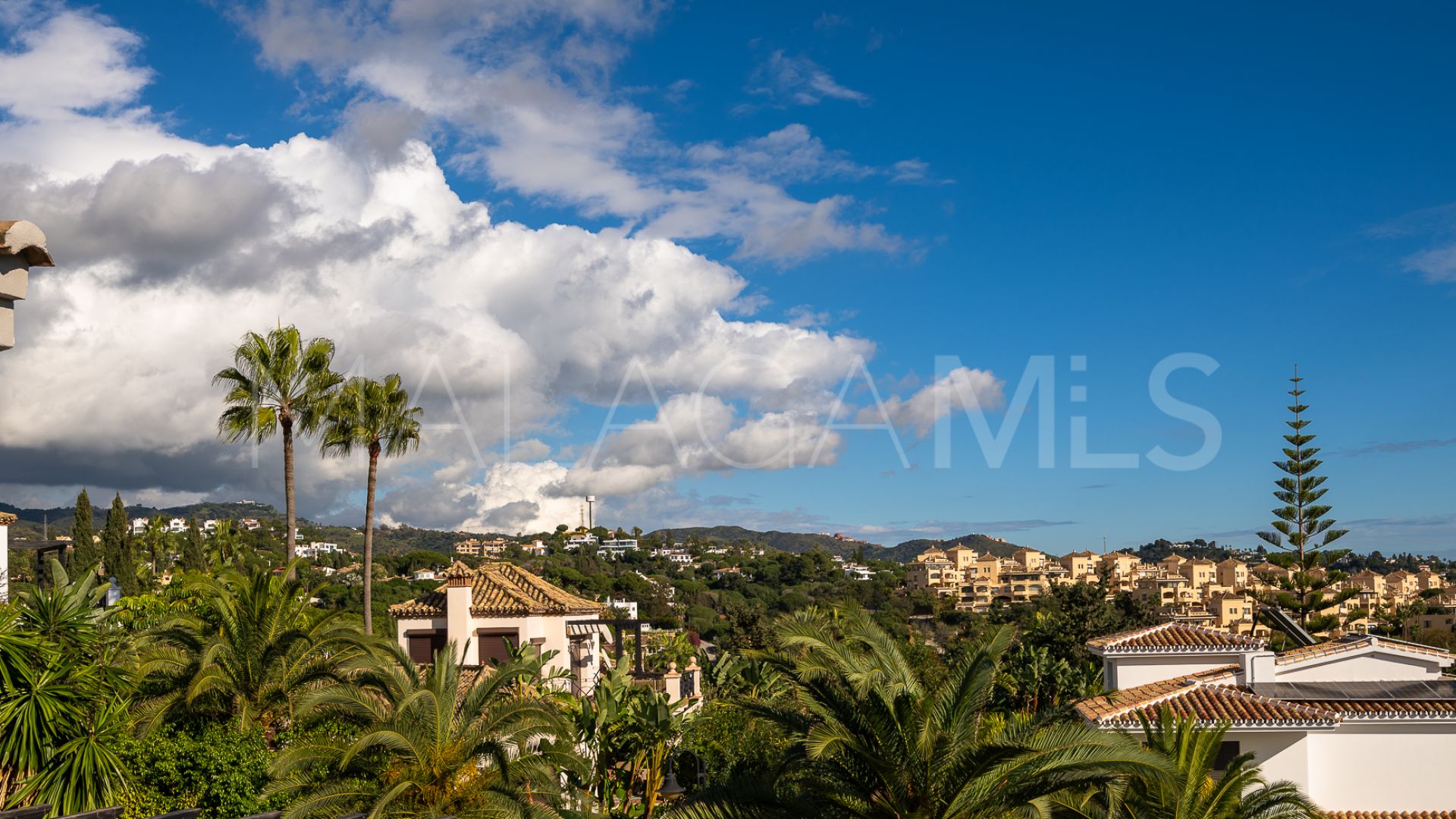 Villa for sale in Elviria