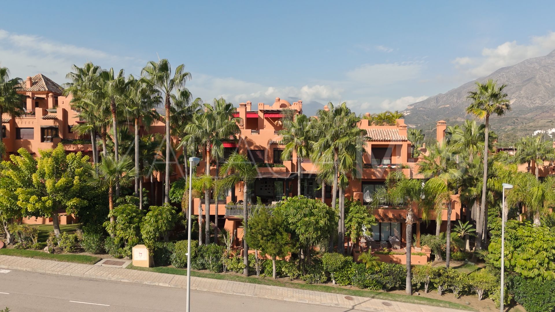 For sale apartment in La Alzambra Hill Club with 3 bedrooms