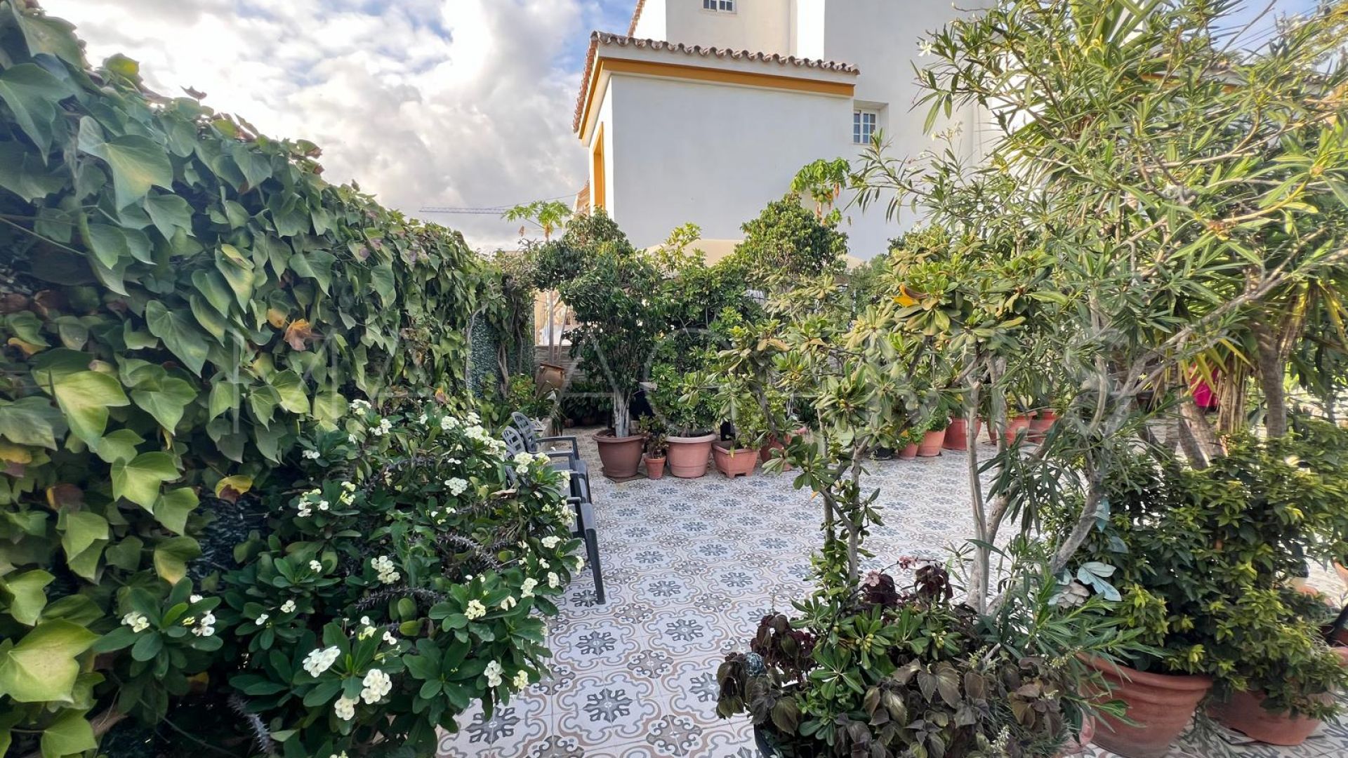 For sale Estepona Town semi detached house with 7 bedrooms