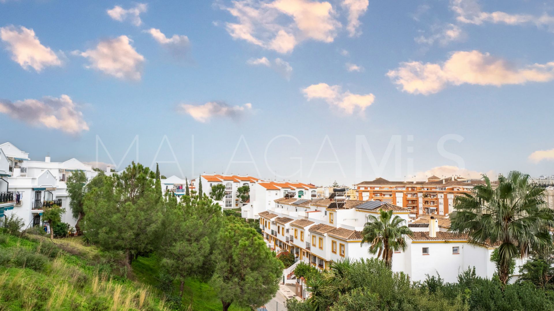 For sale Estepona Town semi detached house with 7 bedrooms