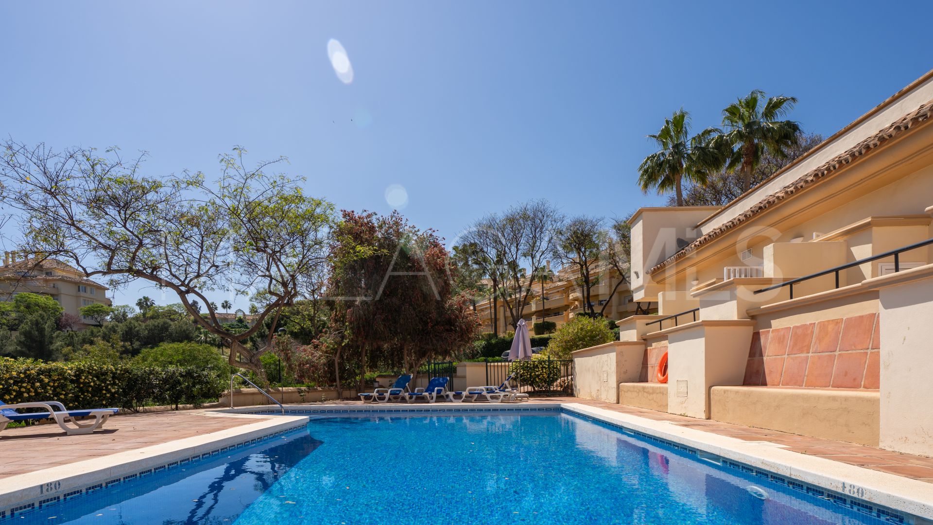 Hotel for sale in Elviria