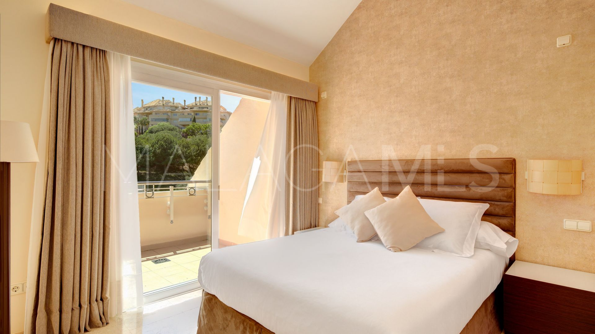 Hotel for sale in Elviria