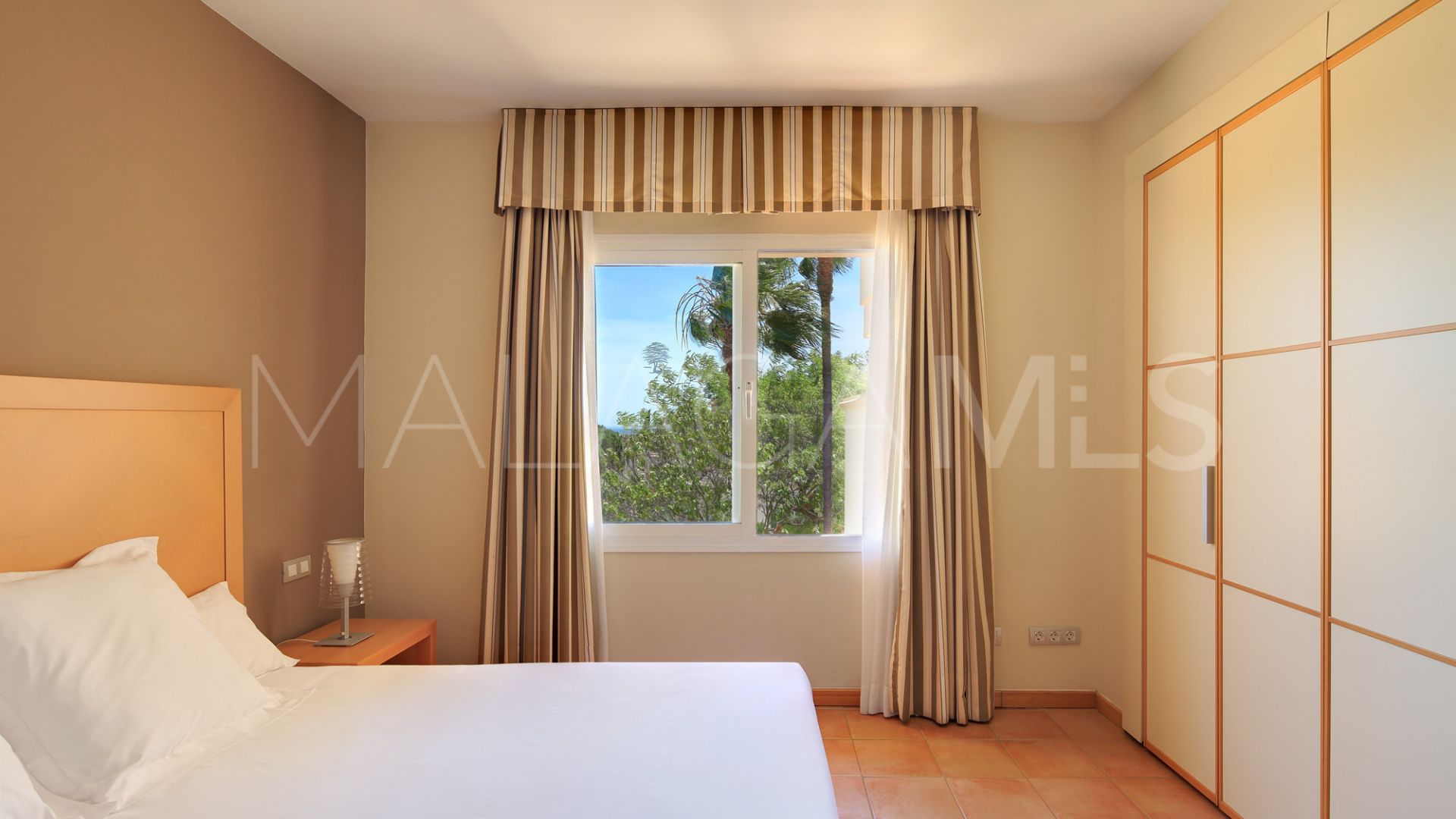 Hotel for sale in Elviria