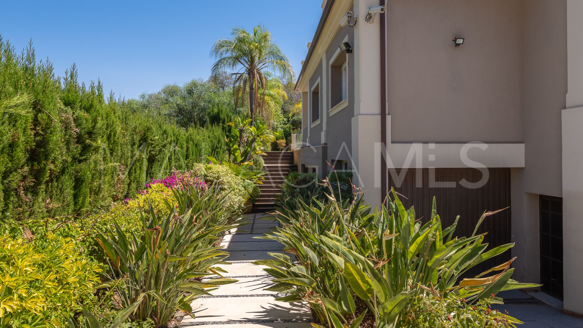 Buy 6 bedrooms villa in Rio Verde