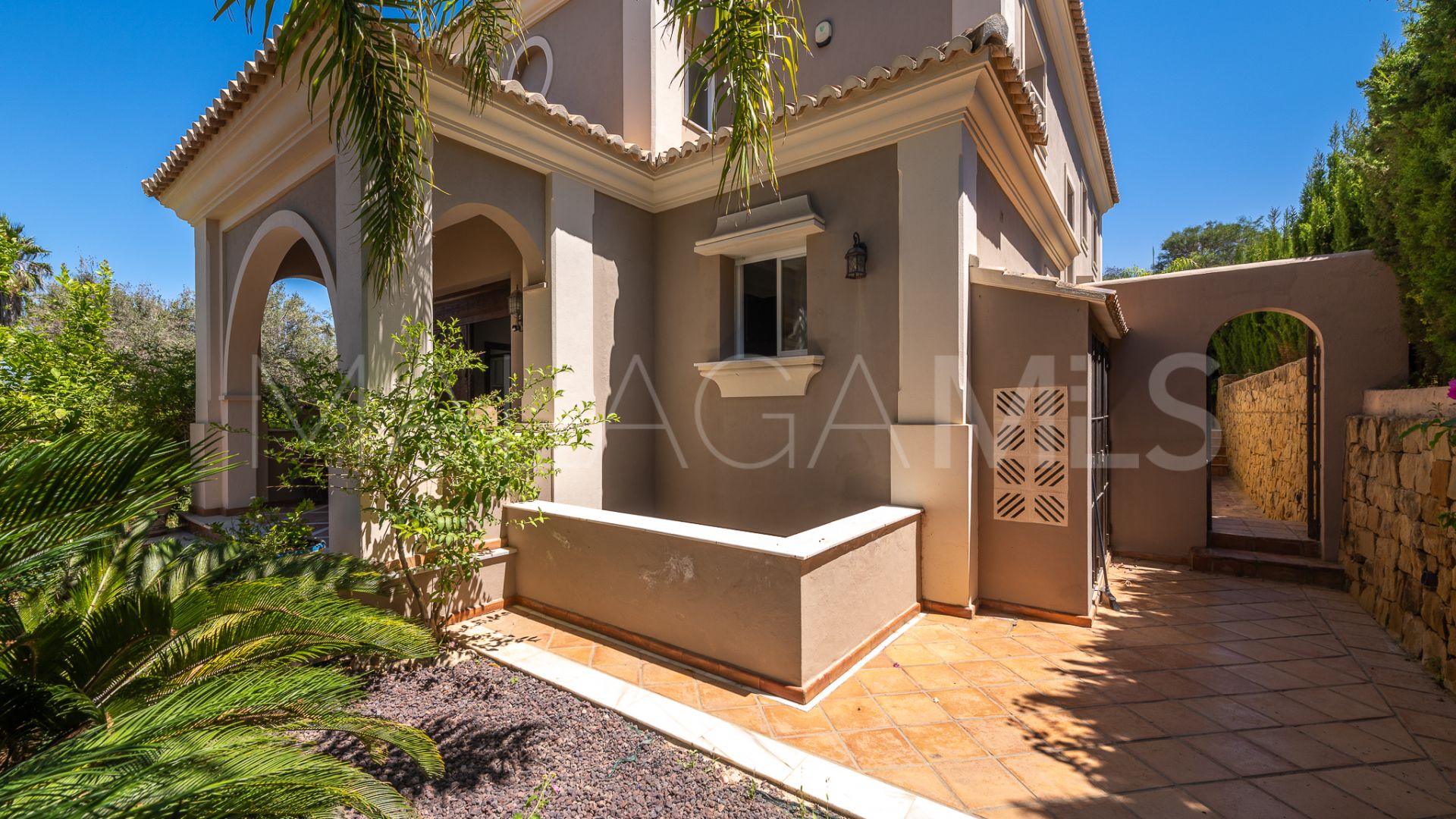 Buy 6 bedrooms villa in Rio Verde