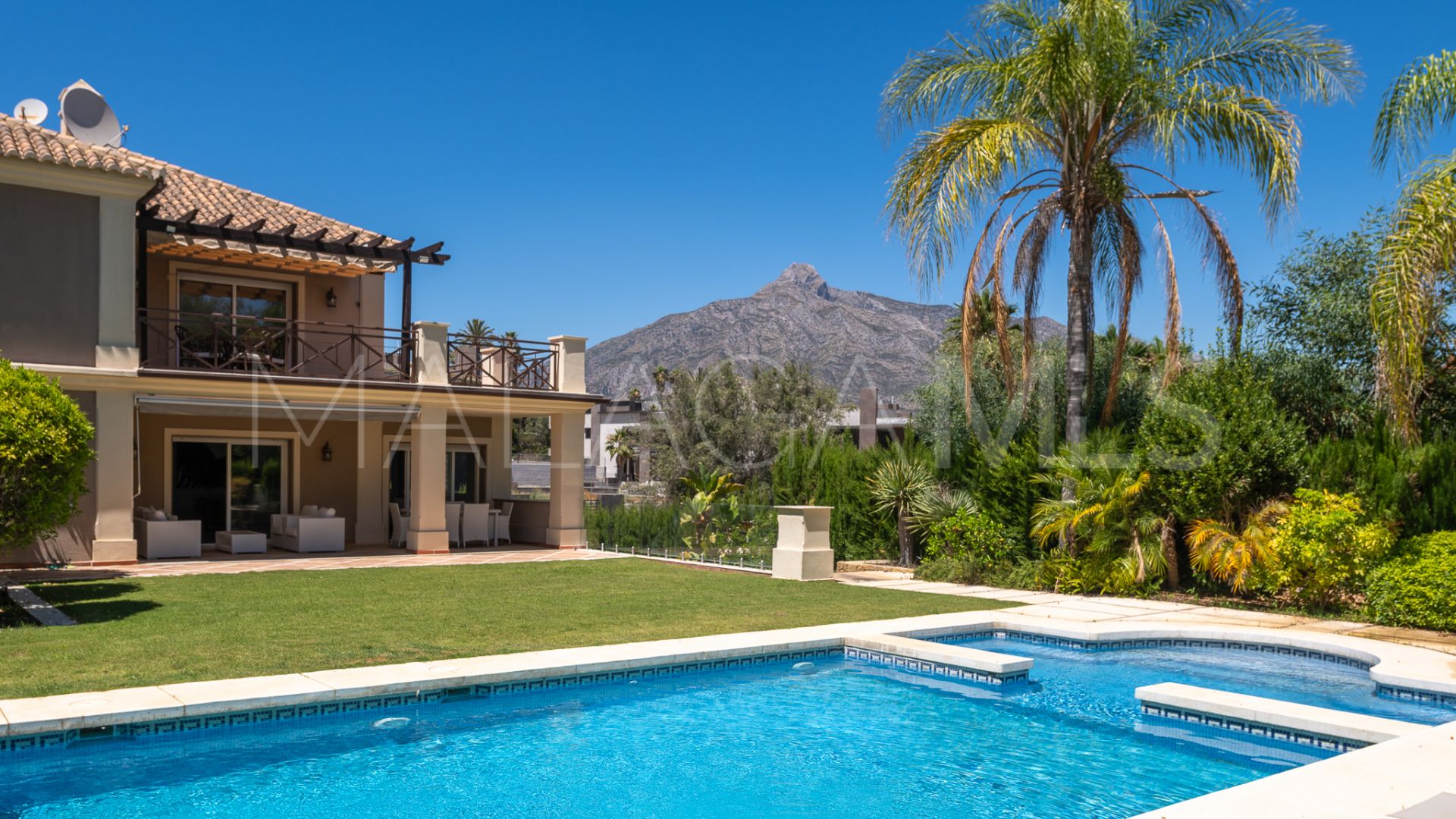 Buy 6 bedrooms villa in Rio Verde