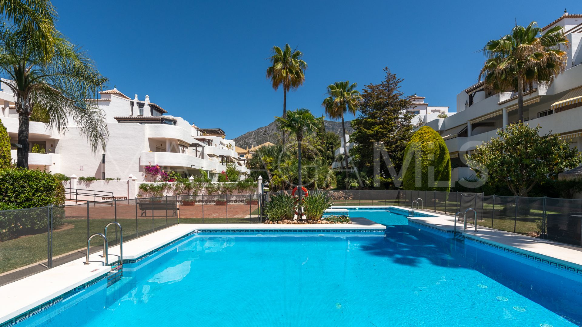 Atico duplex a la venta in Jardines de Sierra Blanca with 3 bedrooms